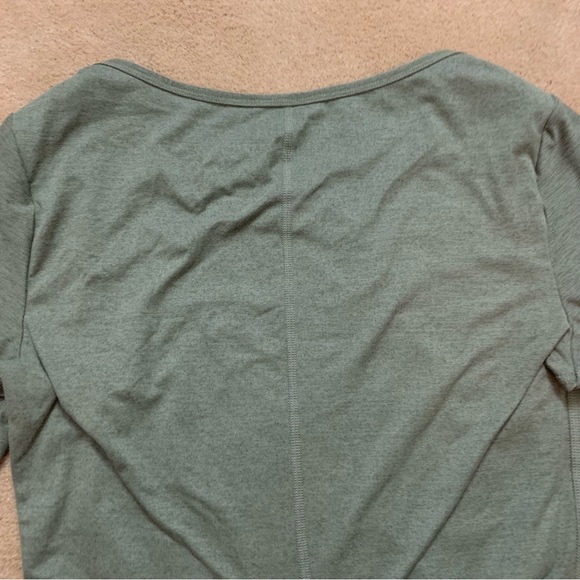The North Face Flashdry heathered olive green athletic hiking shirt - Picture 9 of 9